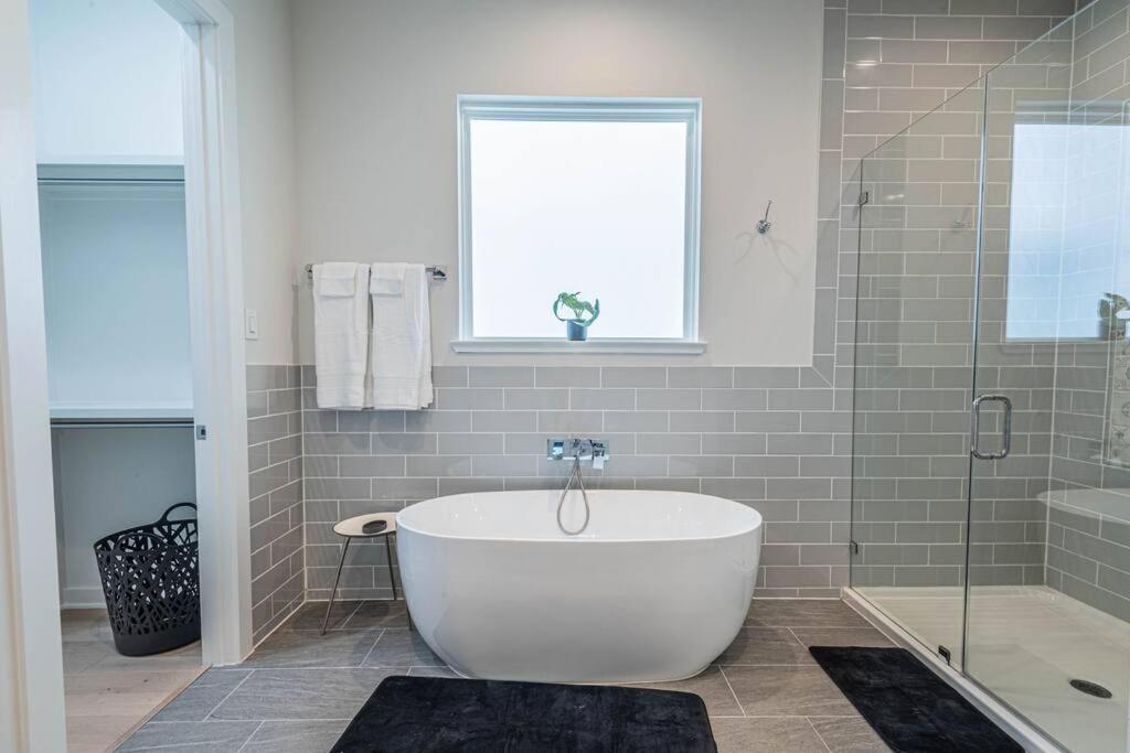 Charming 3-Bedroom Luxury Home Near Downtown, Nrg, Galleria & Medical Center Houston Exterior photo